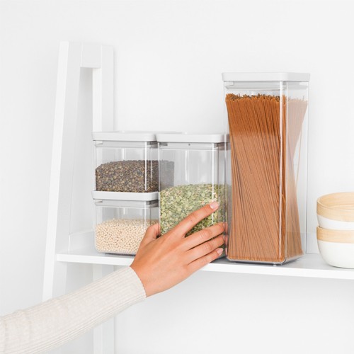 Šviesiai pilkas Kvadratinis hermetinis indas Brabantia TASTY+, 2,5 l