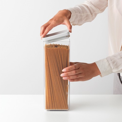 Šviesiai pilkas Kvadratinis hermetinis indas Brabantia TASTY+, 2,5 l