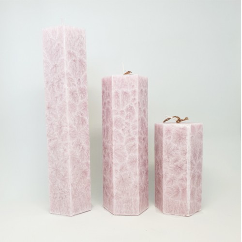 Rožinė šešiakampė žvakė Baltic Candles, 10 cm