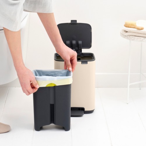 Šiukšlių dėžė Brabantia Bo, smėlio sp., 4 L