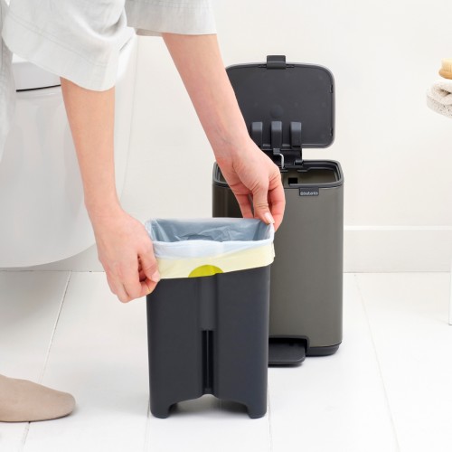 Šiukšlių dėžė Brabantia Bo, platininės sp., 4 L