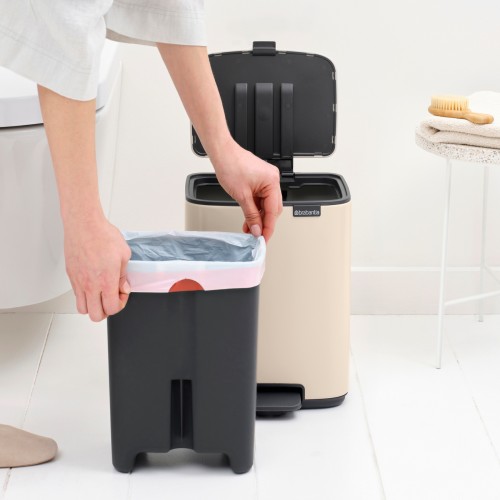 Šiukšlių dėžė Brabantia Bo, smėlio sp., 7 L