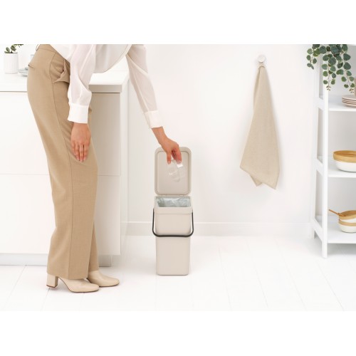 Šiukšlių dėžė Brabantia SORT & GO, smėlio sp., 12 L